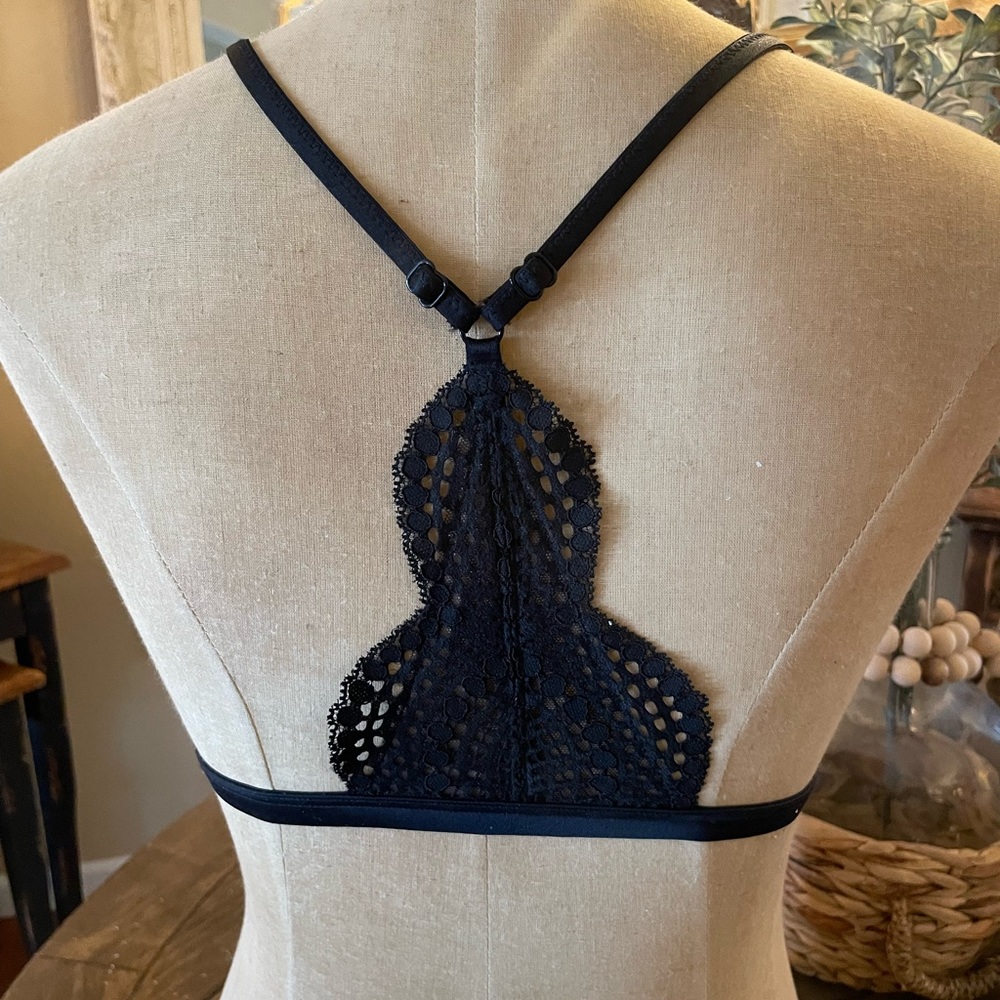 Victoria’s Secret Triangle Racer Back Bralette Black Lace 🖤 Small - Picture 5 of 7